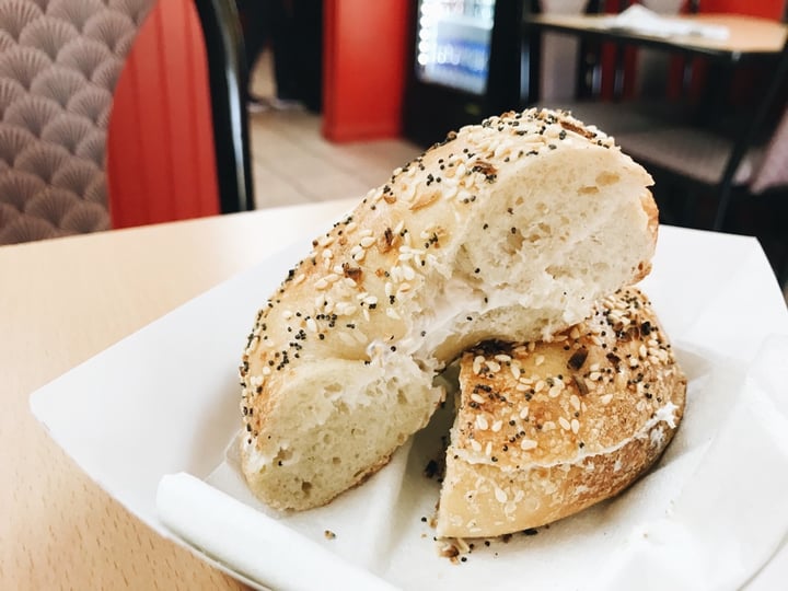 review photo of Jersey Bagel Brothers Everything Bagel with Vegan Cream Cheese shared by @thehippiebiscuit on 01 Feb 2020 - review