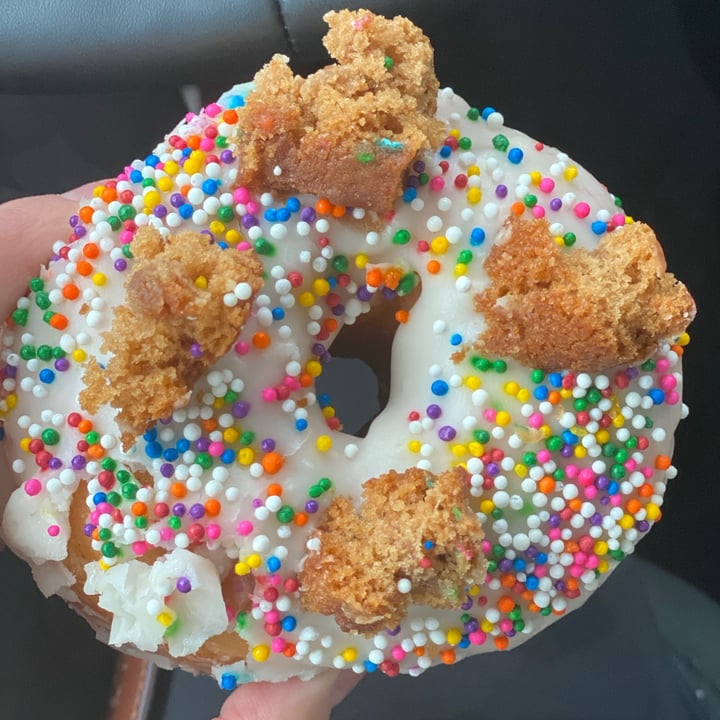 photo of bloomer's on Queen Birthday Cake Donut shared by @nearingwild on  26 Oct 2020 - review