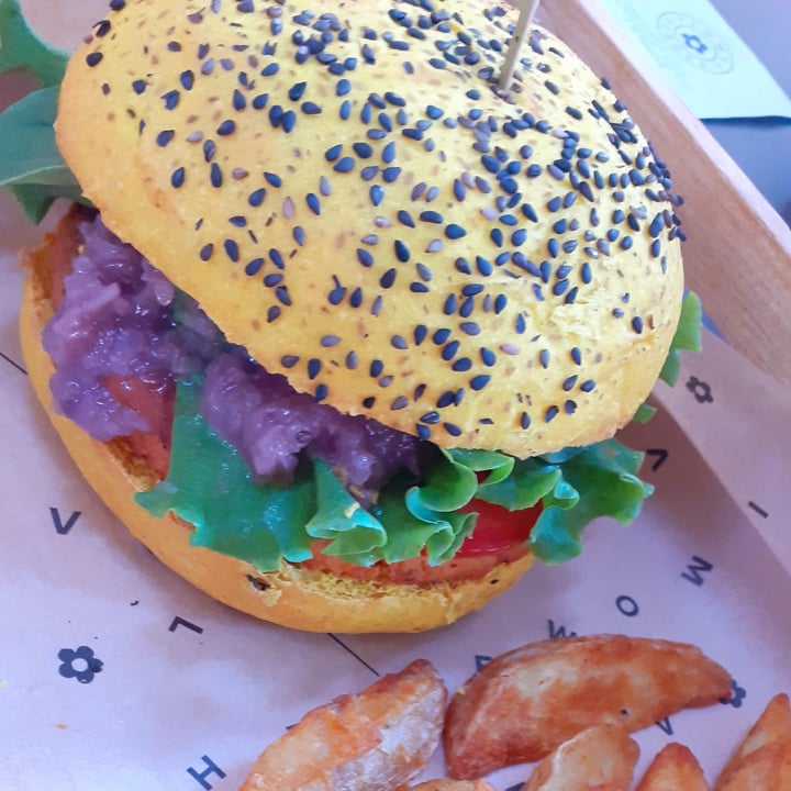photo of Flower Burger Spicy Cecio shared by @perasperaadastra on  02 Jul 2022 - review