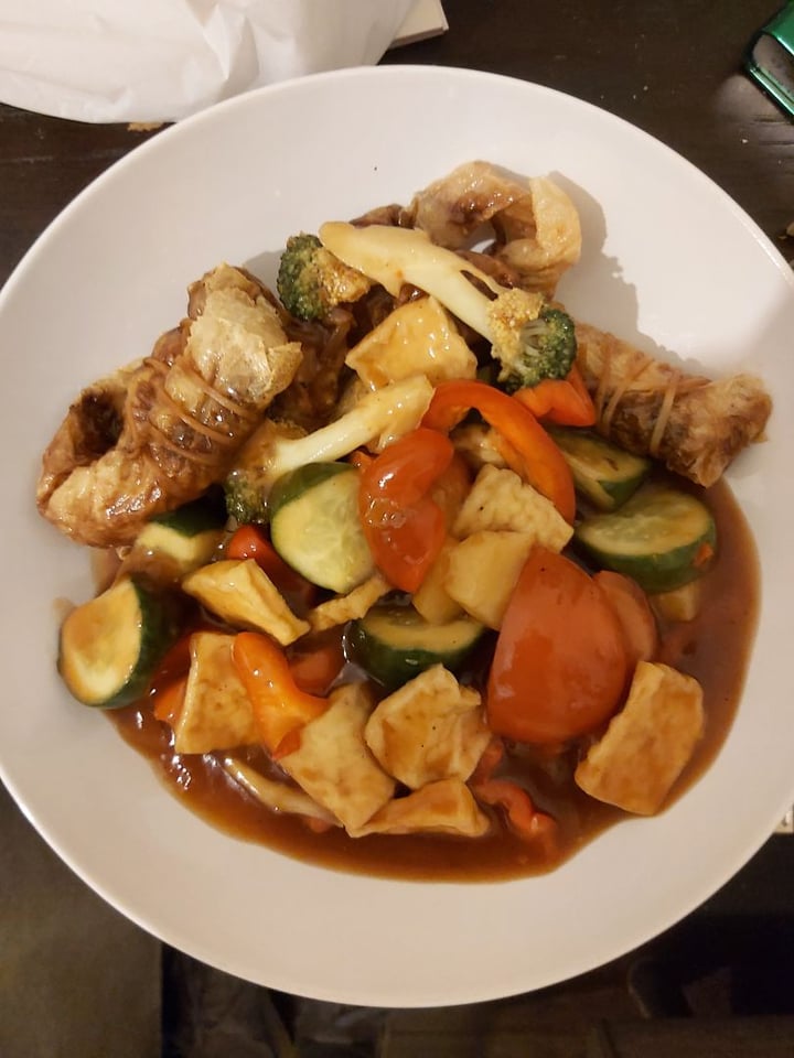 photo of Vina Vegan Restaurant Sweet And Sour Prawn Hotplate shared by @carozeta on  01 Jan 2020 - review