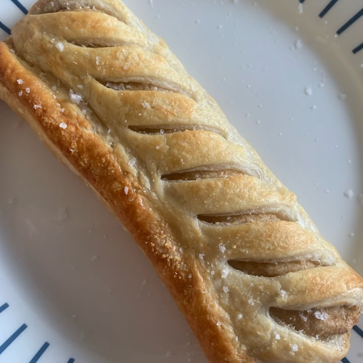 photo of Quorn 4 Vegan Sausage Rolls shared by @doped on  31 Dec 2021 - review
