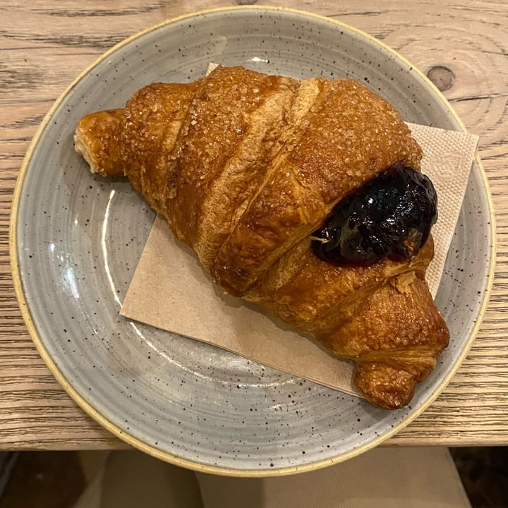 review photo of Pappare Cornetto Con Marmellata Di Mirtilli shared by @martirinaldini on 16 Oct 2022 - review
