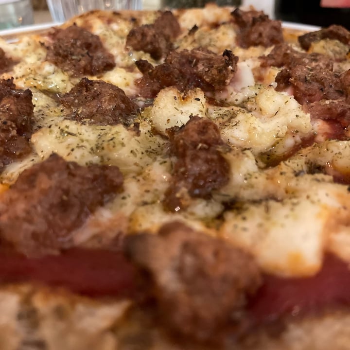 photo of Antica Casa Rava Pizza Con Mozzarella E Salsiccia Veg shared by @arielamarla on  22 Mar 2022 - review