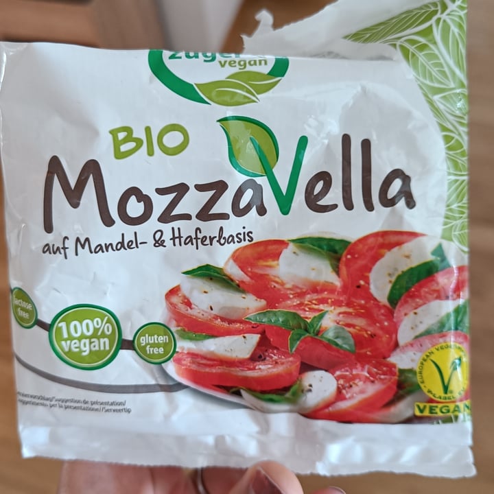 photo of Züger vegan MozzaVella shared by @tartarinielisa on  29 Jul 2022 - review