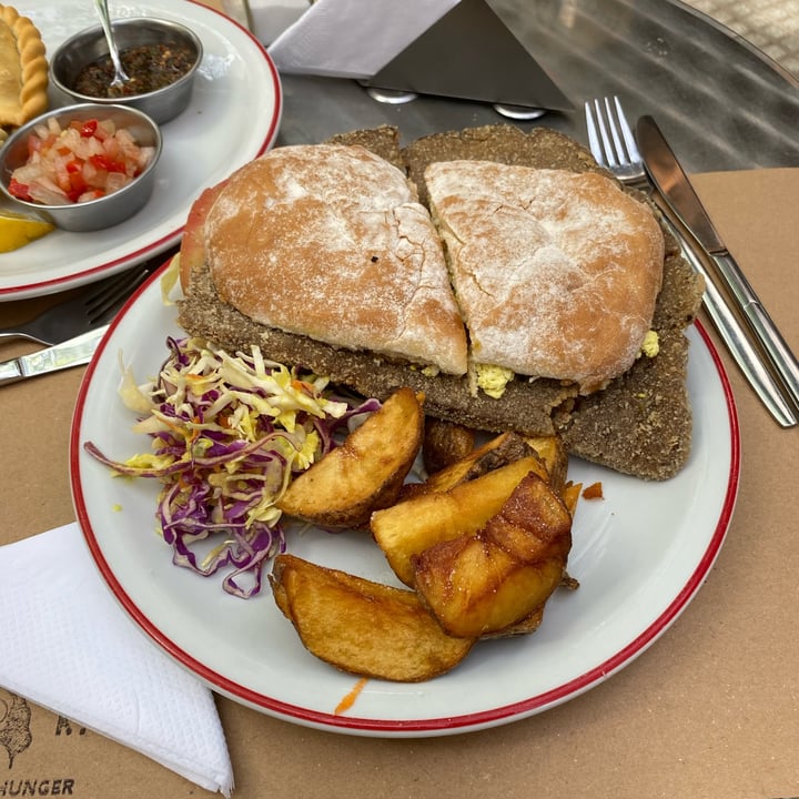 photo of Gordo Vegano Sandwich de Milanesa shared by @marynasalas on  18 Sep 2022 - review