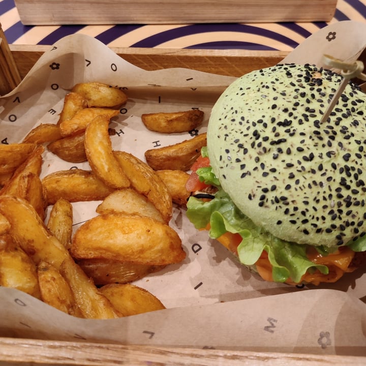 photo of Flower Burger Jungle burger shared by @vegangio on  14 Dec 2021 - review