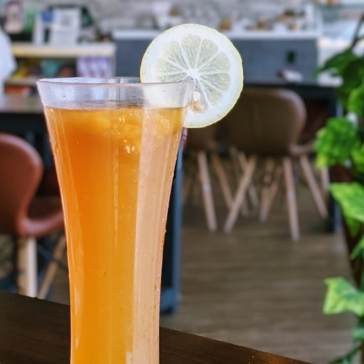 photo of nomVnom Bistro Fresh Lemon Passion Fruit Tea shared by @thisisaudsomee on  23 Oct 2021 - review