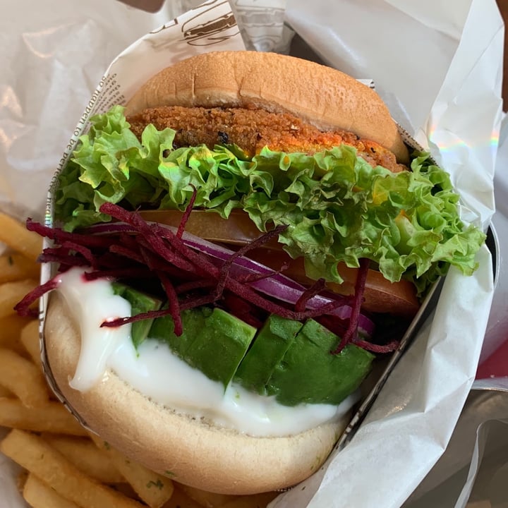 review photo of VeganBurg Singapore Avocado Beetroot Burger shared by @likiminaj on 30 Jan 2021 - review
