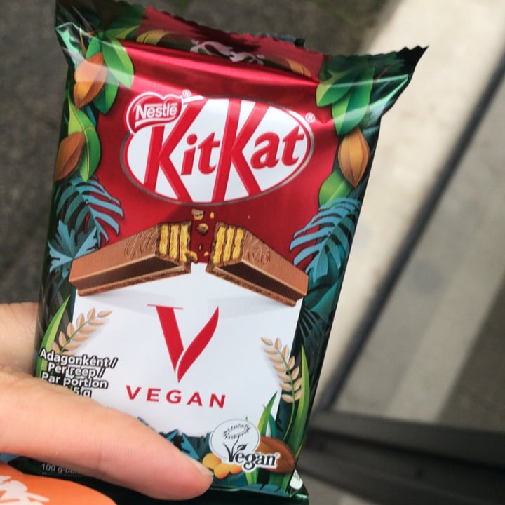 photo of Nestlé Kitkat Vegan shared by @sarabidello on  27 Nov 2021 - review