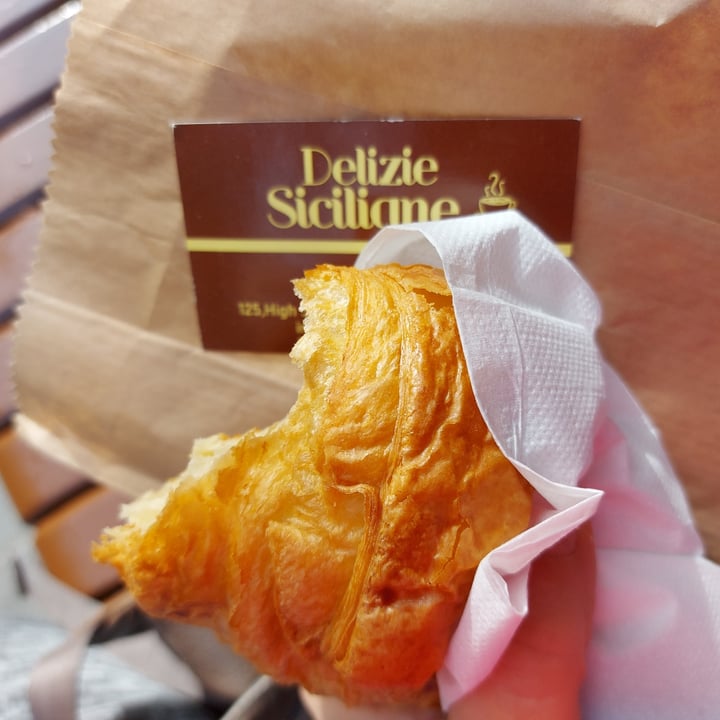 photo of Delizie Siciliane Vegan Plain Croissant shared by @lapissy on  06 Jan 2022 - review