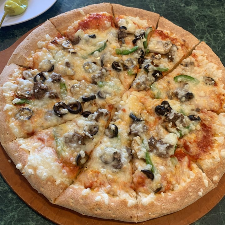 photo of Papa John's Pizza vegan royal shared by @andrealucia09 on  28 Apr 2022 - review