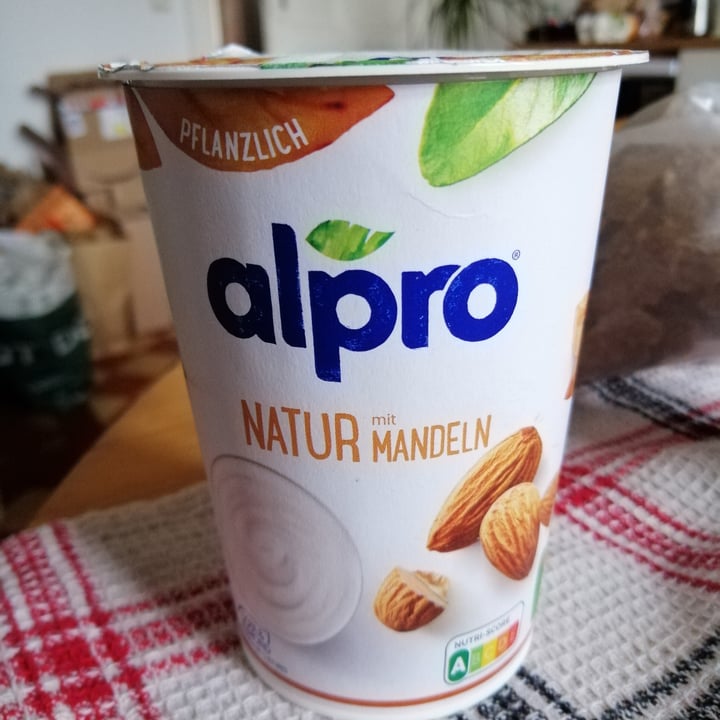 photo of Alpro Joghurt Natur mit Mandeln shared by @evanitra on  09 Nov 2022 - review