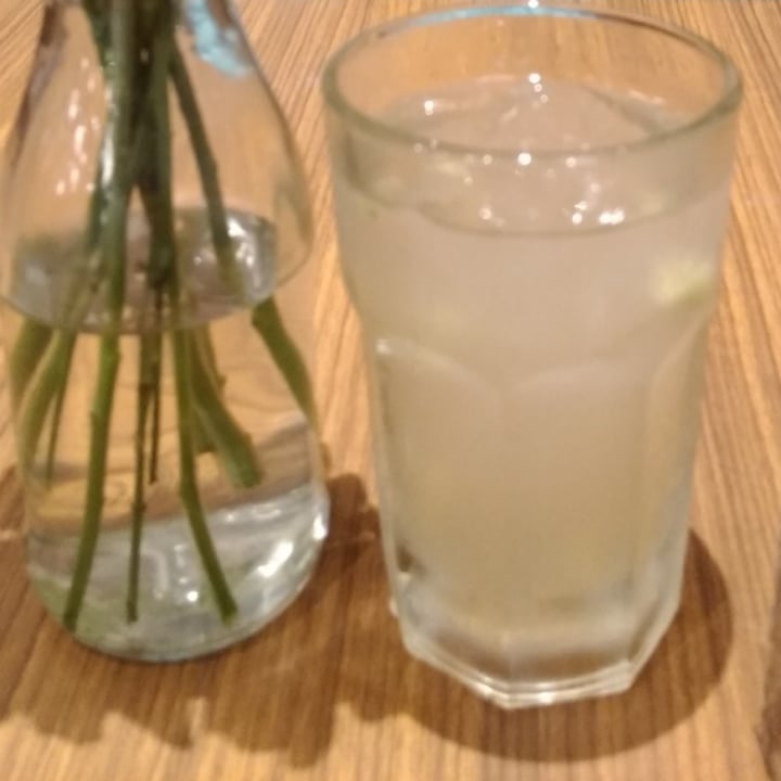 review photo of Burgreens The Breeze Happy Lemonade shared by @erikaeats on 01 Nov 2021 - review