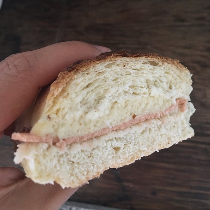 photo of Veganius Croissant De Jamón Y Queso shared by @daniv on  11 Jan 2021 - review