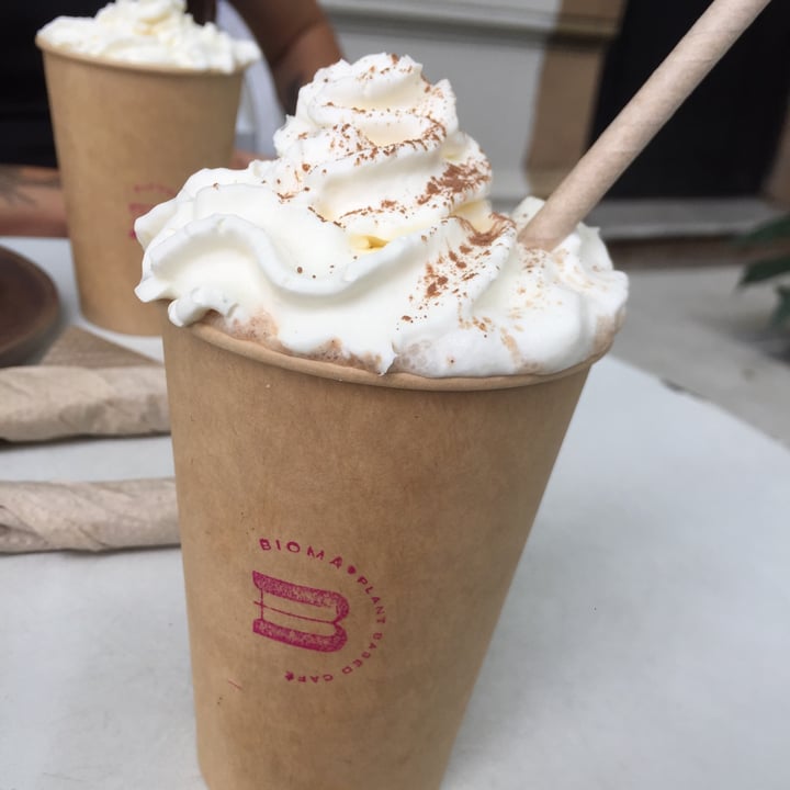 photo of Bioma plant based café Frappe  de chocolate shared by @fermin on  05 Feb 2022 - review