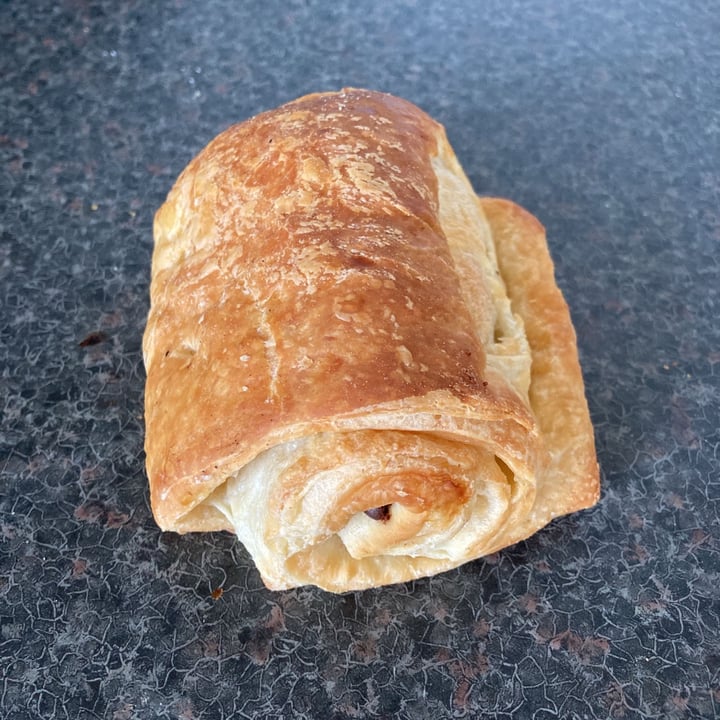 photo of Vegan Bay Baker Pain Au Chocolat shared by @zoebuchan on  20 Jan 2021 - review