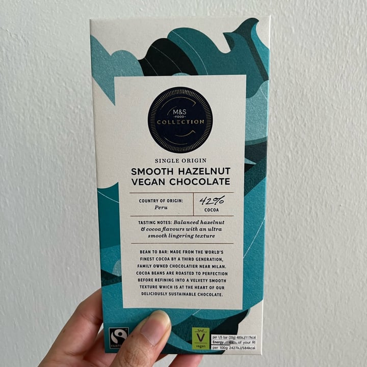 photo of Marks & Spencer Food (M&S) Smooth hazelnut vegan chocolate shared by @qmh on  10 Sep 2022 - review
