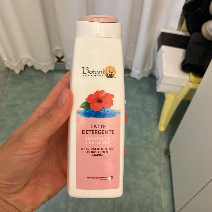 photo of Botanika naturalmente Latte Detergente shared by @giuliabernuzzii on  20 Sep 2022 - review