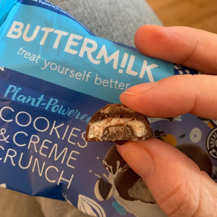 review photo of Buttermilk Cookies & Creme Crunch shared by @veganosa on 01 Oct 2021 - review