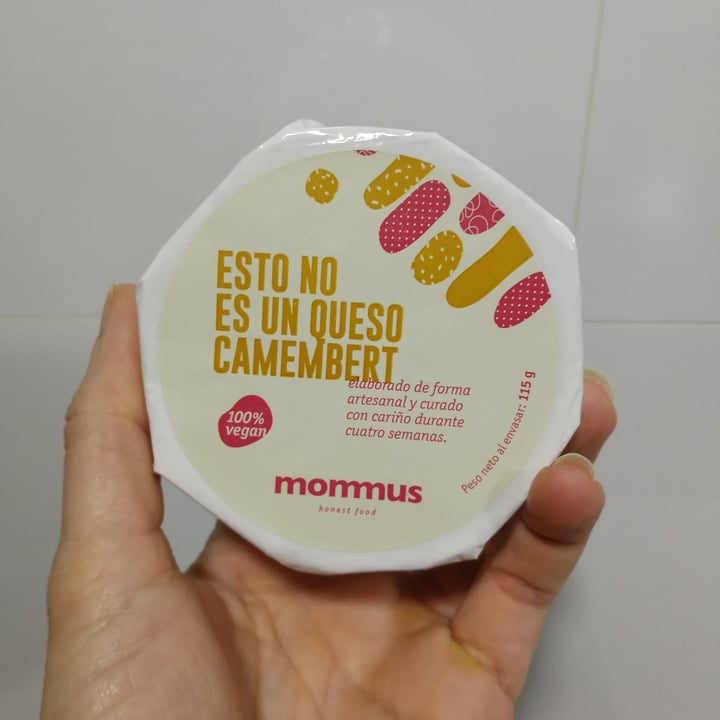 review photo of Mommus Foods Esto no es un Queso Camembert shared by @lorelorelein on 15 Dec 2021 - review