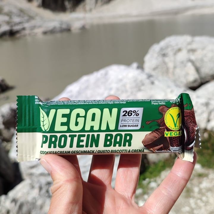 photo of IronMaxx Vegan protein bar cookies & cream geshmack shared by @monica86 on  10 Aug 2022 - review