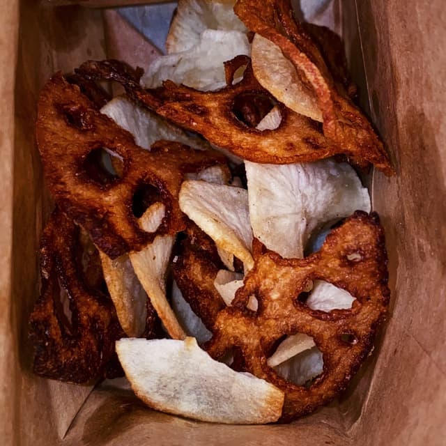 菜肴“Red Pepper Chips n’ Dips”的照片