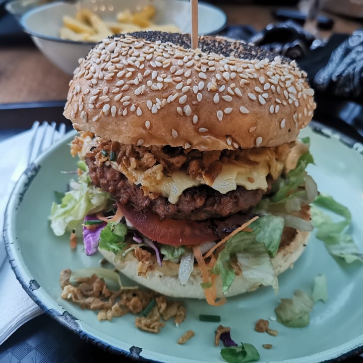 photo of Lekker Vegan Kloof Beyond Burger shared by @viiathevegan on  30 Sep 2021 - review
