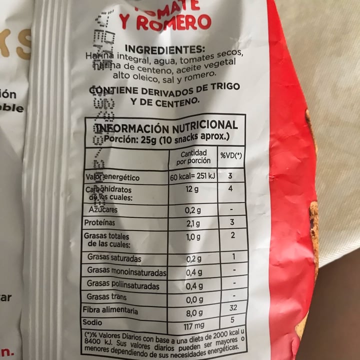 photo of Almadre Triangulitos De Masa Madre Sabor Tomate Y Romero shared by @hipernova on  29 Oct 2021 - review