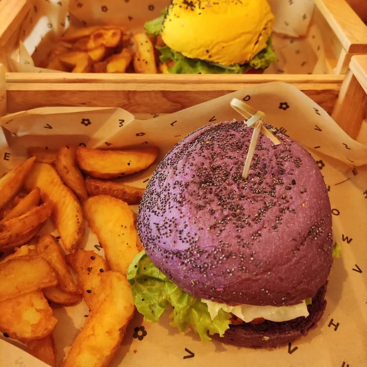 photo of Flower Burger Cheesy Cecio shared by @eli0 on  03 Jun 2022 - review