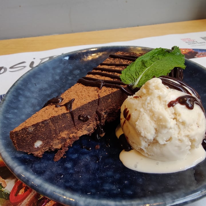 photo of Wagamama Chocolate Orange Cake shared by @fridayx13 on  29 May 2022 - review