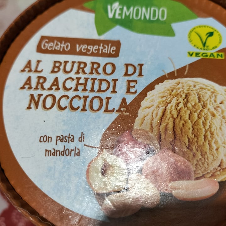photo of Vemondo gelato vegetale burro d'arachidi e nocciola shared by @elisabetta91 on  08 Jun 2022 - review
