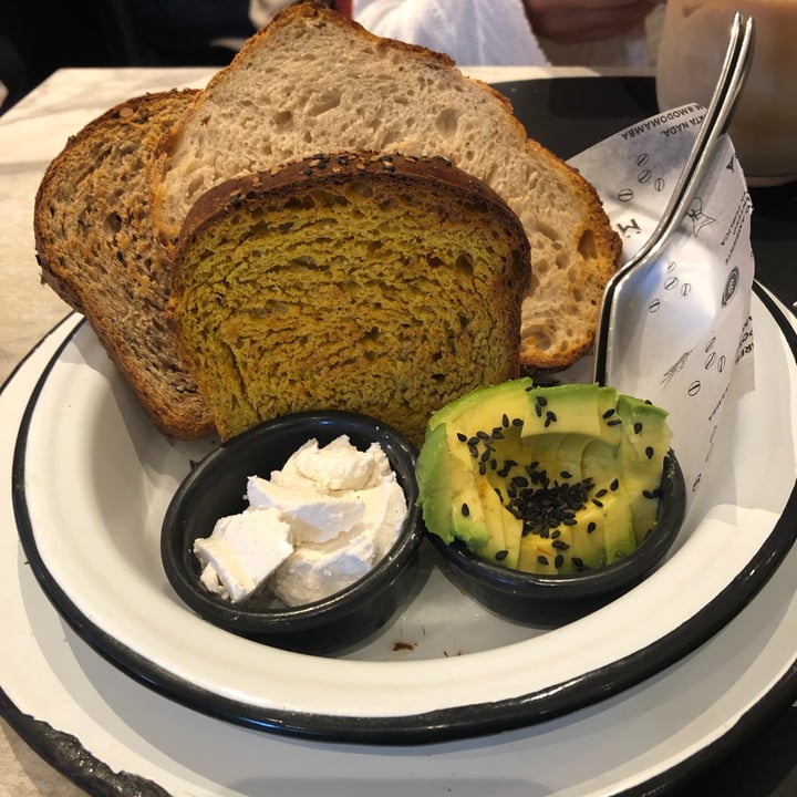 review photo of Modo Mamba Tostadas Con Queso De Cajú Y Palta shared by @guidodan on 21 Jan 2022 - review