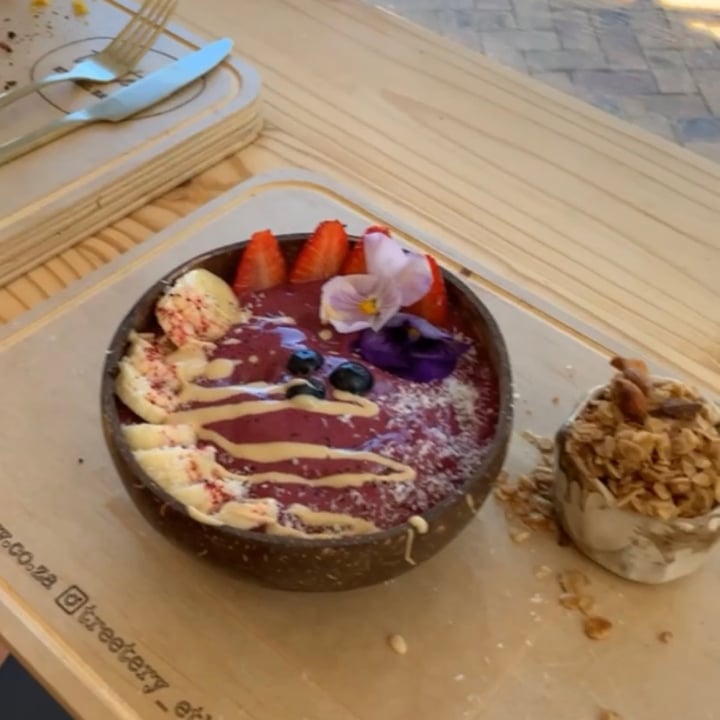 photo of Treetery Ethical Eatery Unbeeta-bowl Smoothie Bowl shared by @caitlynclinton on  27 Feb 2021 - review