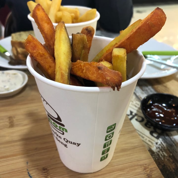 photo of nomVnom Bistro Mixed Sweet Potato Fries shared by @aishahalattas on  11 Sep 2020 - review