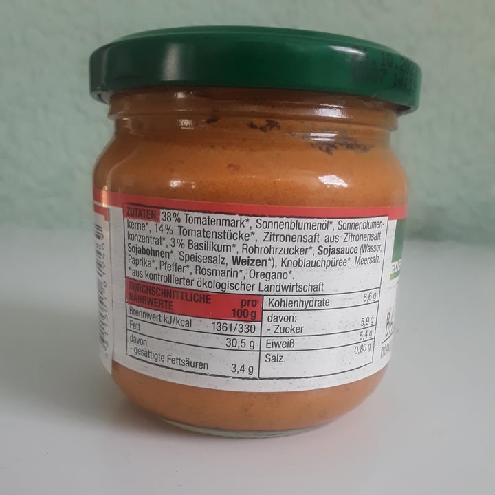review photo of Edeka Bio Tomate Basilikum Aufstrich shared by @rickyvangore on 05 Jan 2022 - review