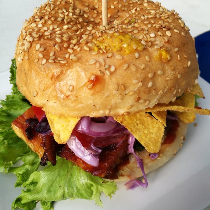 review photo of Neue Republik Reger Tempeh Crisp Burger shared by @laelclever on 13 Jun 2020 - review