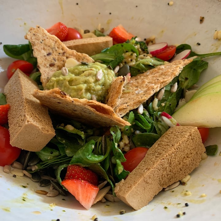 photo of Brunch & Cake Rosselló Vegan Protein Salad shared by @viroliveira on  25 Oct 2021 - review