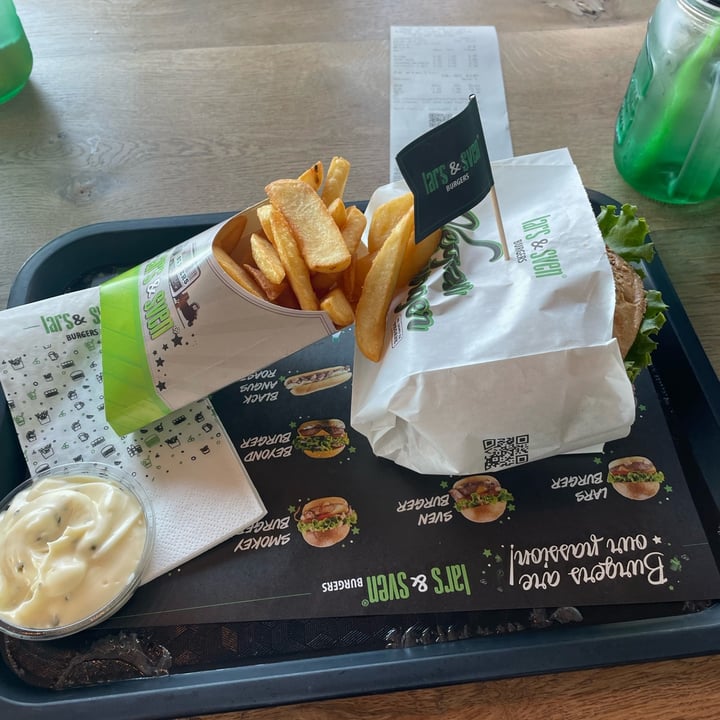 photo of Lars&Sven burgers Koper-Capodistria Beyond burger shared by @zeeisvegan on  26 Aug 2022 - review