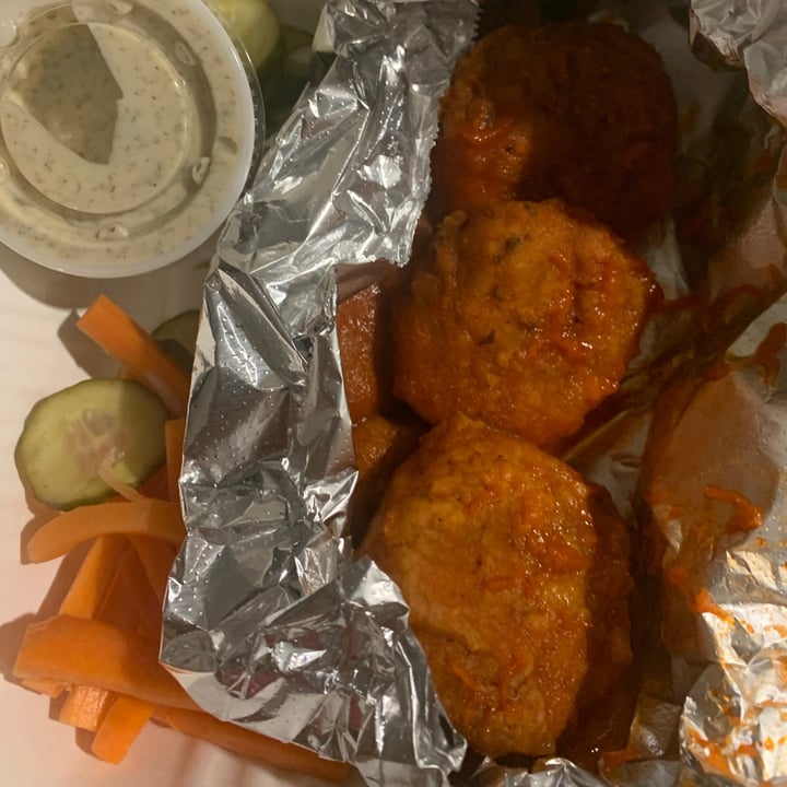 photo of Fat Vegan Alitas Buffalo shared by @cayo on  16 Apr 2021 - review
