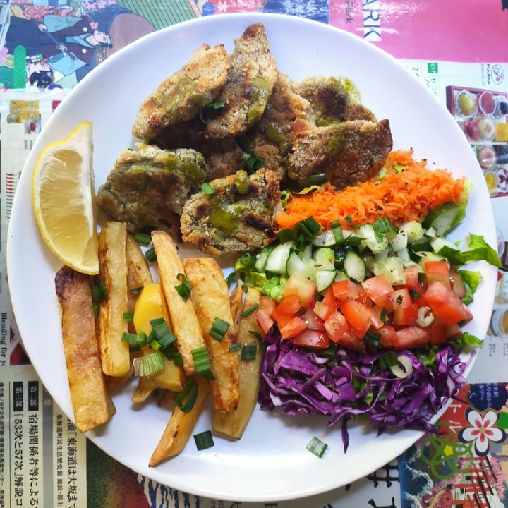 review photo of Happy Manatee Nuggets de tofu con ensalada y papas shared by @magovegano on 12 Apr 2022 - review