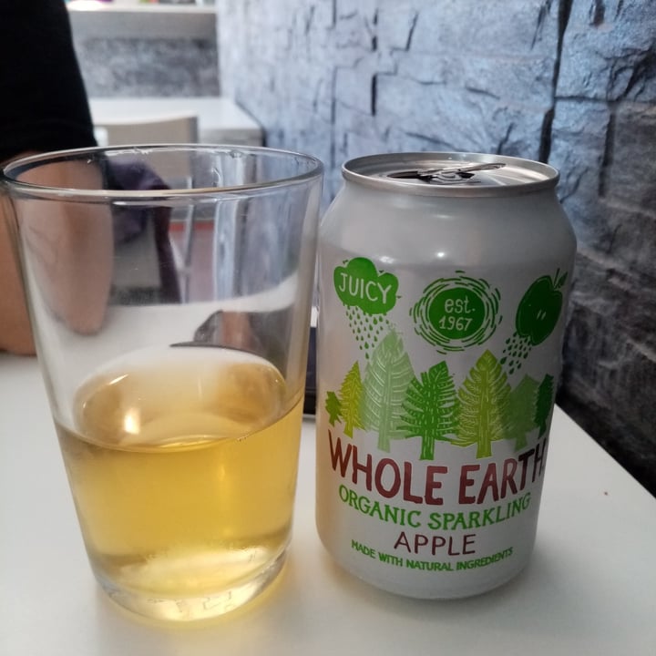 photo of Whole Earth Organic Sparkling Apple shared by @adnaloi on  20 Sep 2021 - review