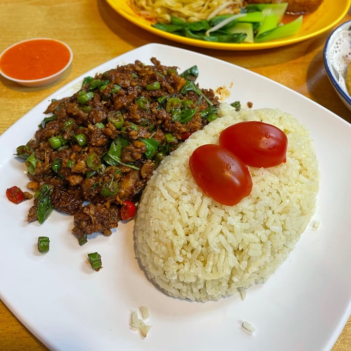 photo of Bodhi Deli 菩提斋 Thai basil rice shared by @kimjongquiche on  06 Jul 2021 - review