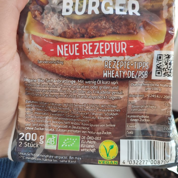 photo of Wheaty Vegan Super Hero Burger shared by @flouredfingers on  25 Apr 2022 - review