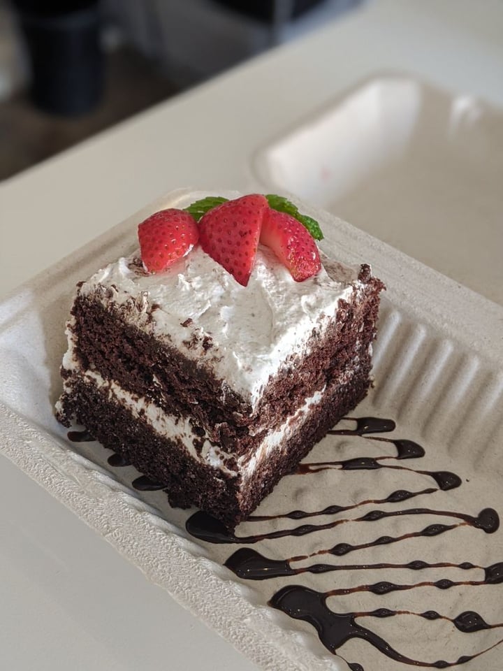 review photo of Vegan Hills Chocolate coconut cake shared by @vpolunci on 06 Jan 2020 - review