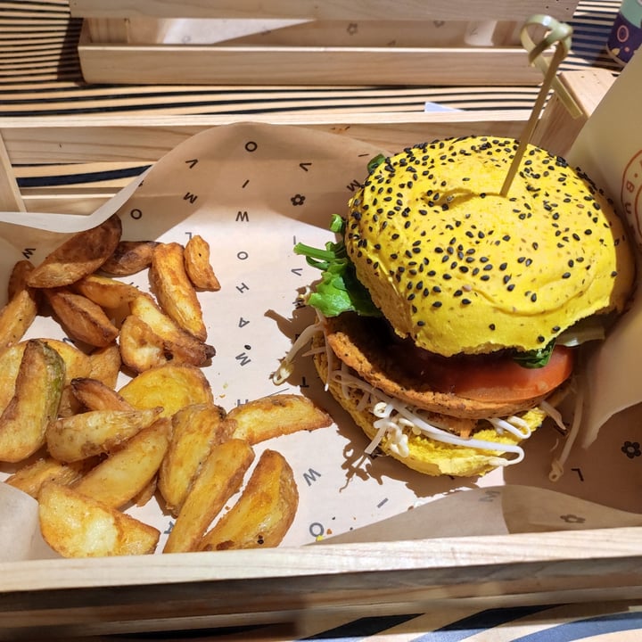 photo of Flower Burger Spicy Cecio shared by @gibson23 on  05 Jan 2022 - review