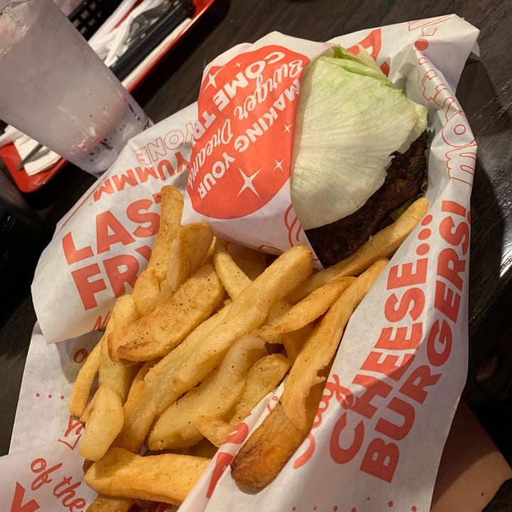 photo of Red Robin Gourmet Burgers and Brews Veggie burger shared by @andreadal on  19 Jun 2022 - review