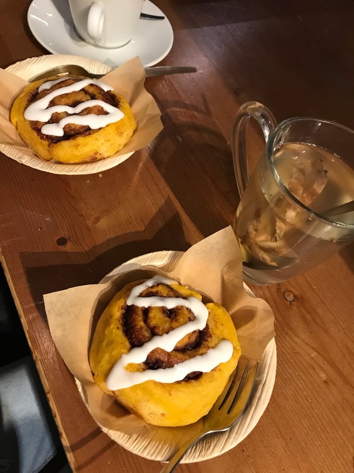photo of Vegabond Cinnamon rolls shared by @charlyy on  03 Dec 2019 - review