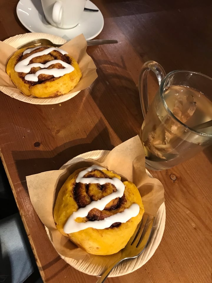 review photo of Vegabond Cinnamon rolls shared by @charlyy on 03 Dec 2019 - review