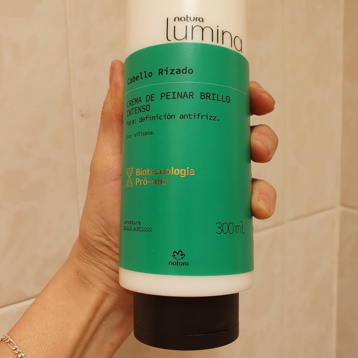 review photo of Natura Lumina Crema de peinar brillo intenso shared by @lydiavinals on 12 Jun 2022 - review