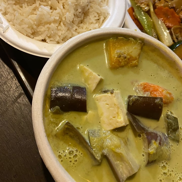 photo of Thai Vegan Green Curry shared by @giuliaghil on  24 Oct 2022 - review